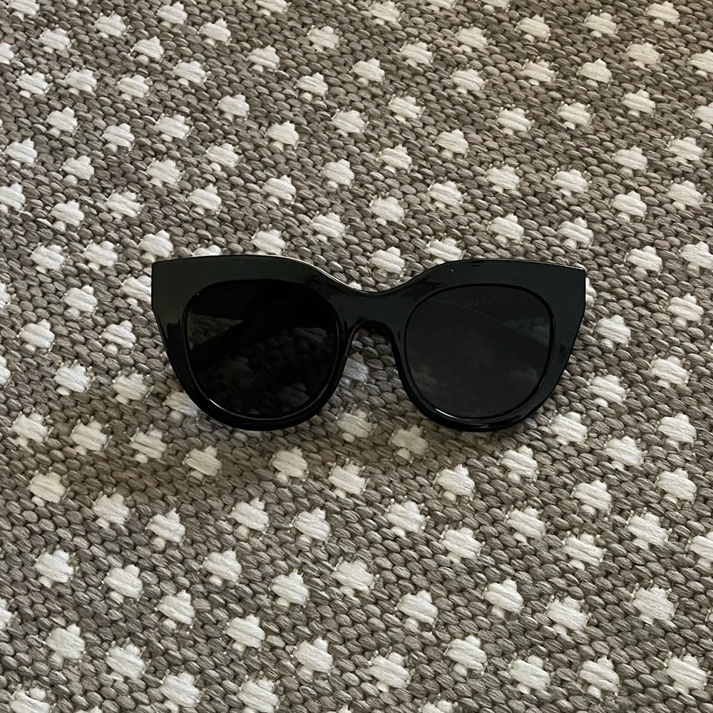 Le Specs air heart black EUC sunglasses